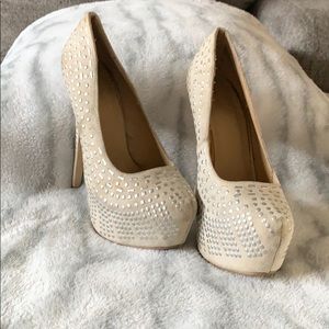 Fancy cream colored high heel pumps.